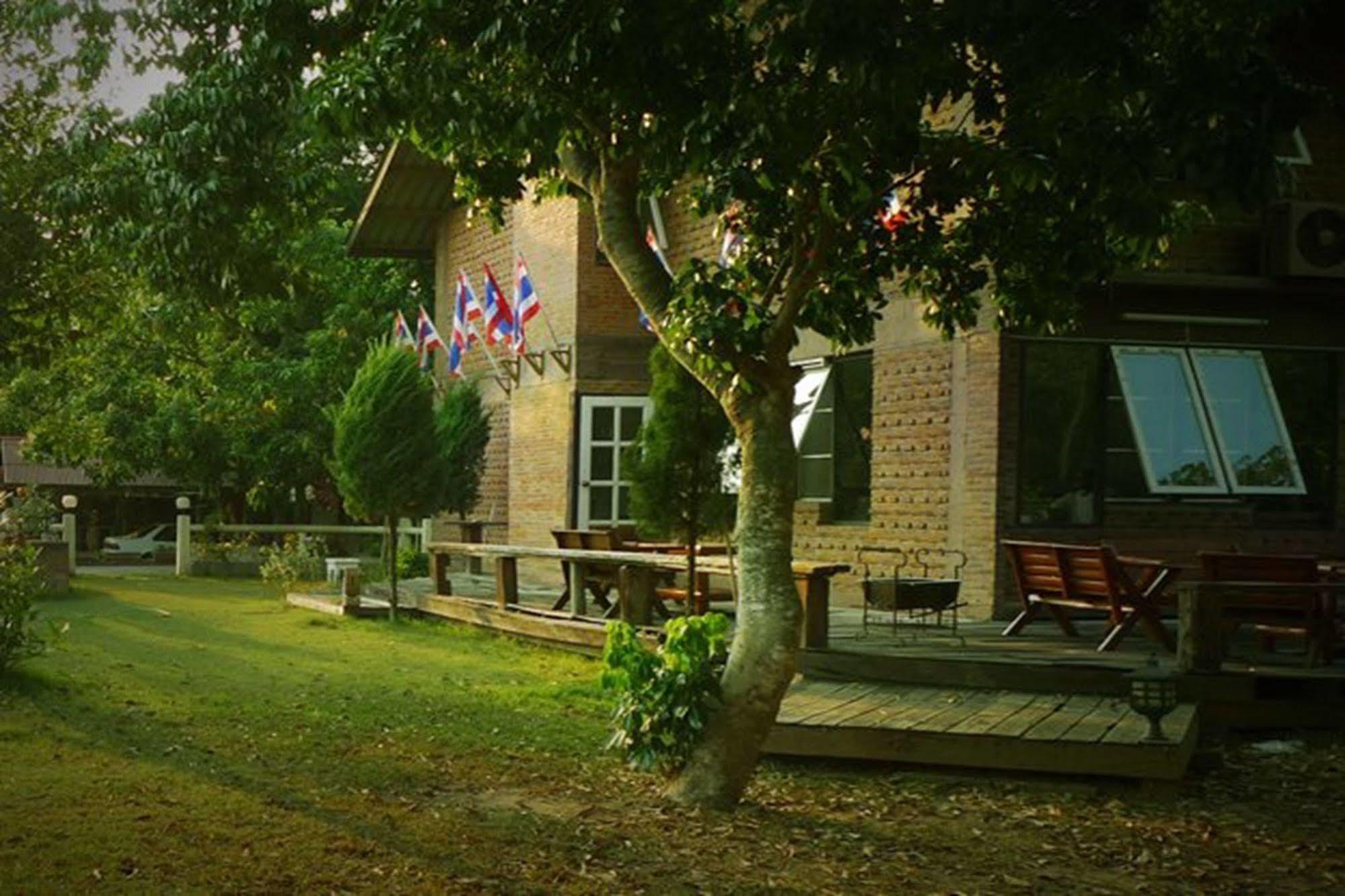 Srinual Lodge Nan Exterior photo