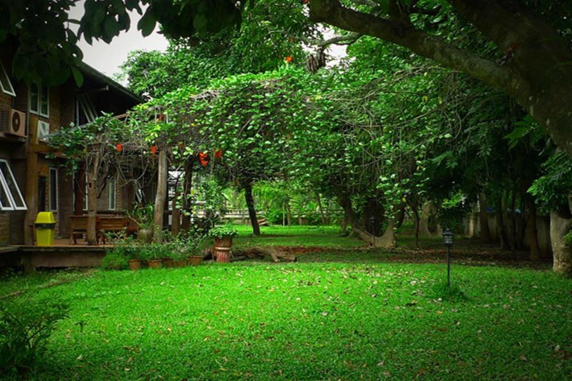 Srinual Lodge Nan Exterior photo